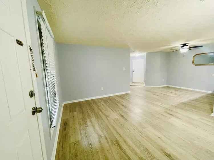 Rent 2 Bedroom Condo Near Germantown with Community Pool