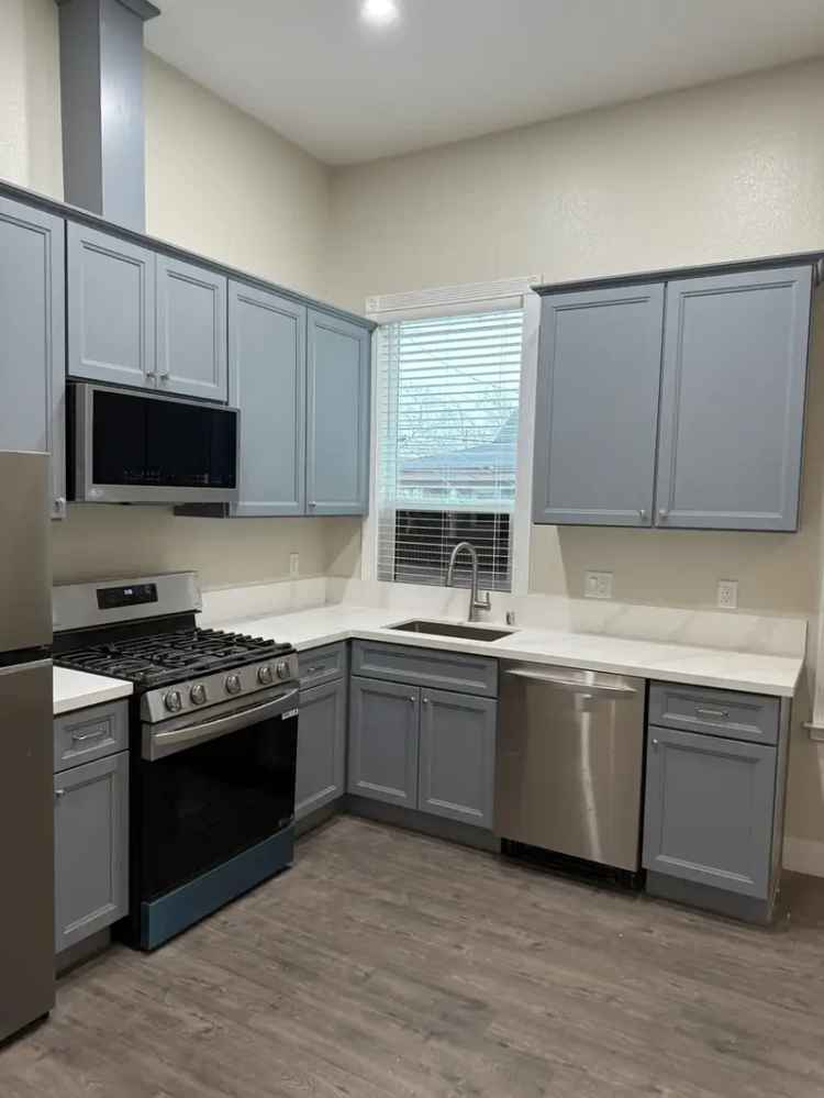 Rent Modern 1 Bedroom Apartment in West Oakland with Great Amenities