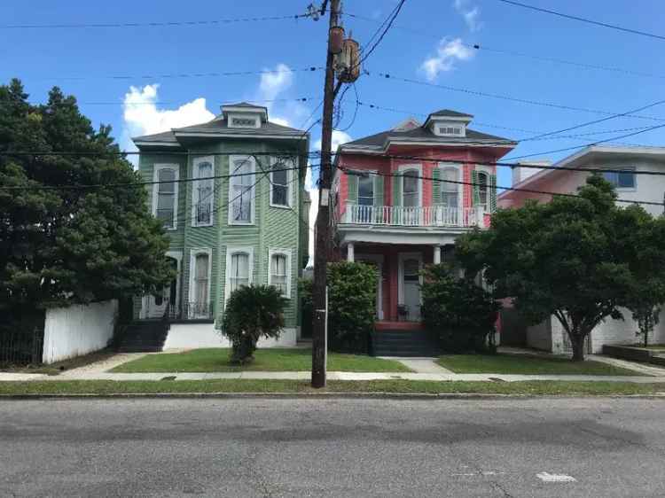 Rent One Bedroom Apartment Near St Charles Ave with Courtyard and Pool