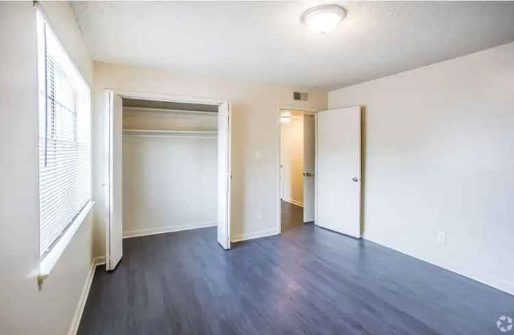 Rent Apartment Unit in Cooper-Young District with Modern Amenities