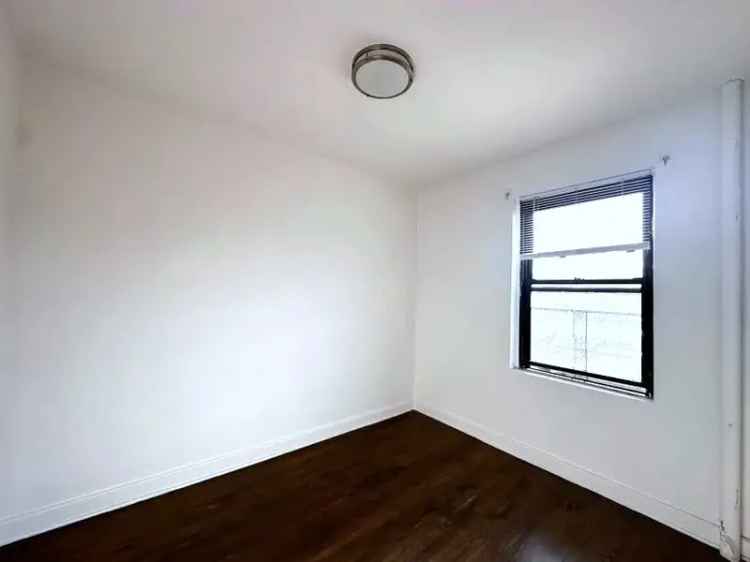 Rent 2 Bedroom Apartment in Astoria with No Broker Fee and Pet Friendly