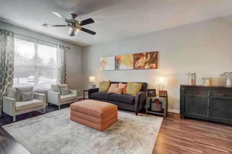 Rent Apartments at Creekside in Highlands Ranch with Scenic Views