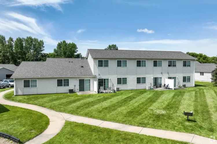 Rent Apartment Townhomes in Northwest Rochester with Garage and Park Views