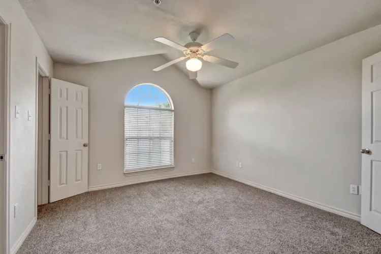 Rent Apartment in Abilene TX with Pool and High Ceilings