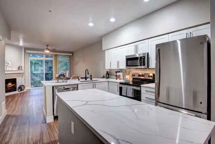 Rent Avignon Townhomes Apartments in Redmond with European Style