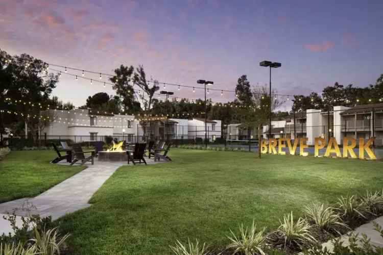 Rent Apartments in Breve Park with Resort-Style Amenities