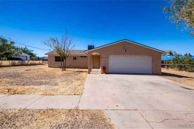 Home for Sale with Spacious Yard in Kingman