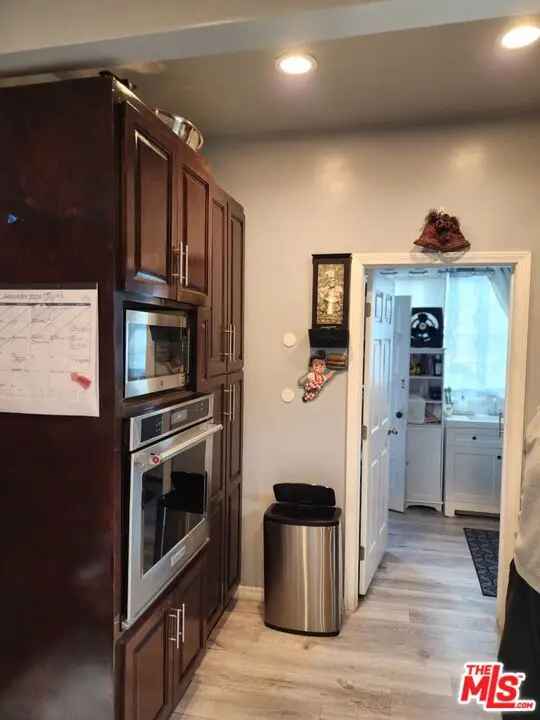 House For Sale in 618, East 21st Street, Los Angeles, California