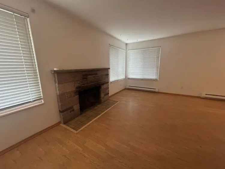 Rent Apartment Unit in North Wallingford with Fireplace and Zoo Views