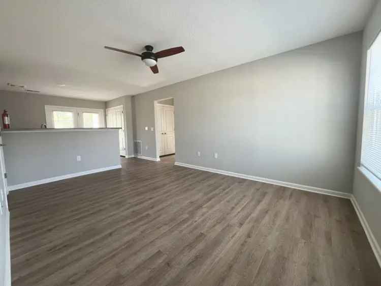 Rent Chapman Crossing Apartments with Community Room and Fitness Center