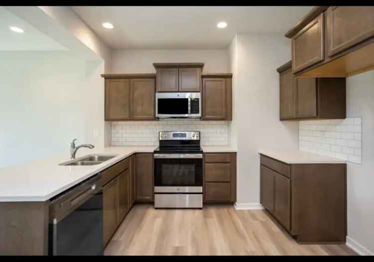 Townhouse for Rent Near Centennial Park with Modern Amenities