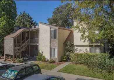 Rent 2 Bedroom Apartment in Alvarado Parkside with Great Amenities