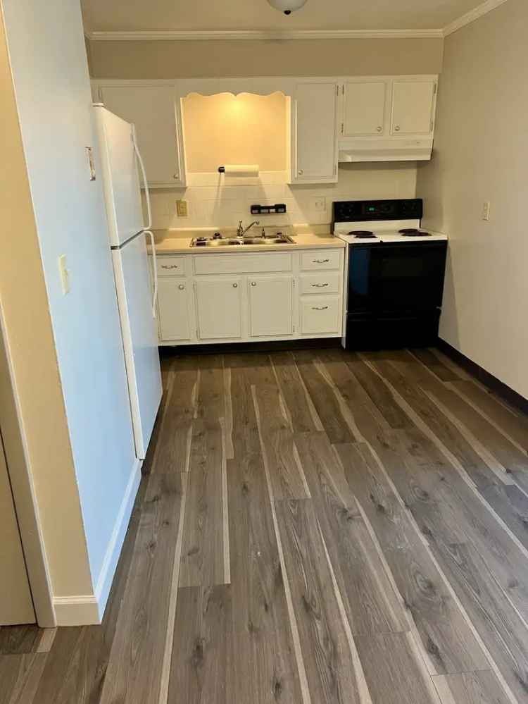 Rent Newly Remodeled Duplex with 3 Bedrooms in Bettendorf