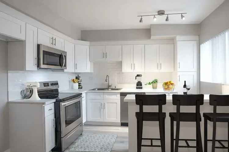 Rent Spacious Apartments in Valley Village CA near Westfield Fashion Square