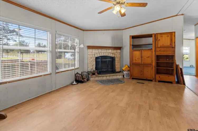 Buy Manufactured Home in Athens TX with 3 Acres and Cozy Features