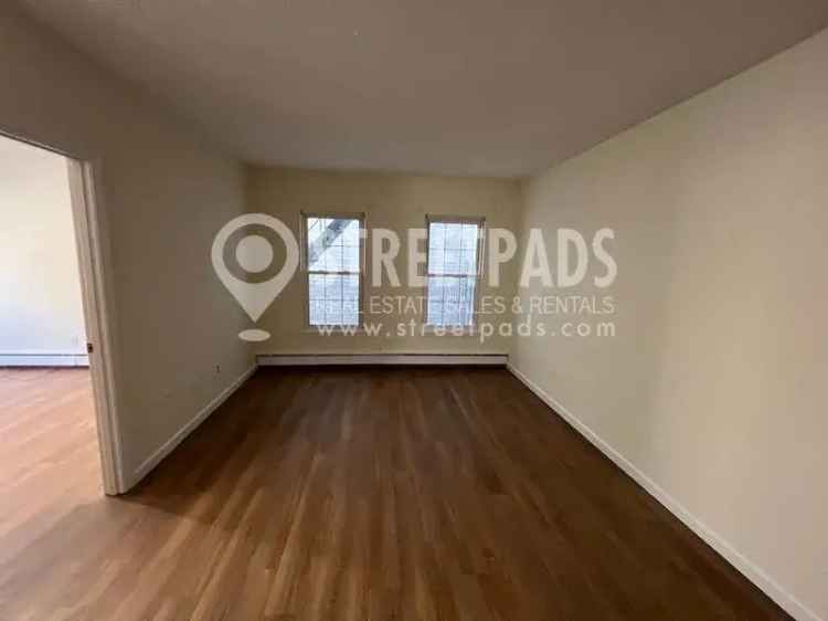 Rent Spacious One Bedroom Apartment in Jamaica Plain with Modern Features