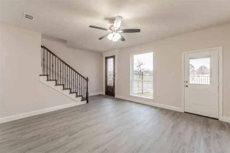 Rent Townhome in Arlington TX with Game Room and Balcony