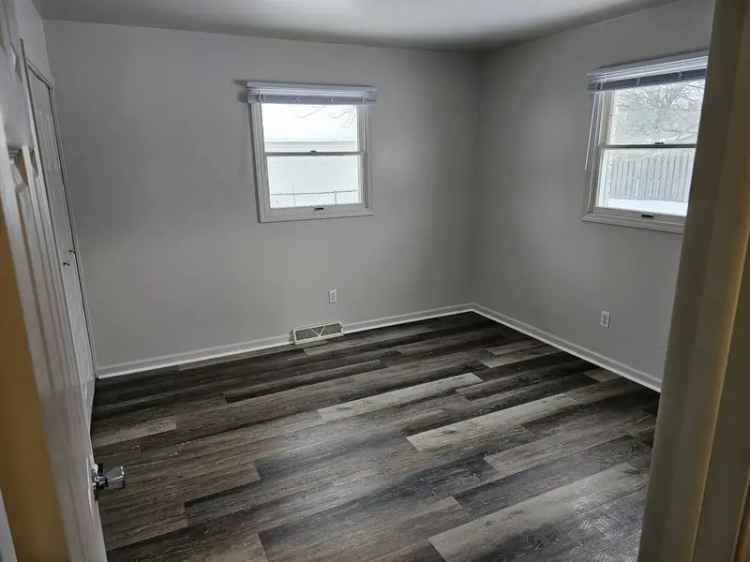 Rent Townhouse in Township Completely Renovated with Private Yard