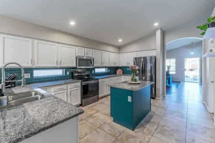 Buy single level house in Valencia at Arrowhead Ranch with pool and upgrades