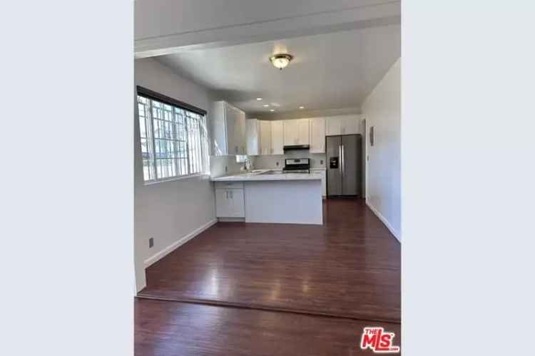 House For Sale in 1041, South Manhattan Place, Los Angeles, California