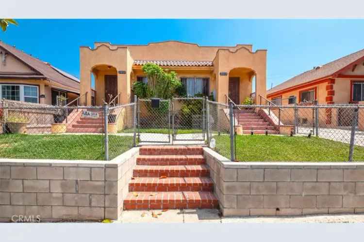 Duplex for Sale in Los Angeles with 2 Bedrooms and Private Yard