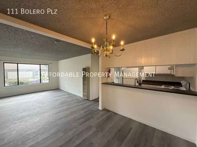 Rent Single Story Condo in Union City with 2 Bedrooms and 2 Bathrooms