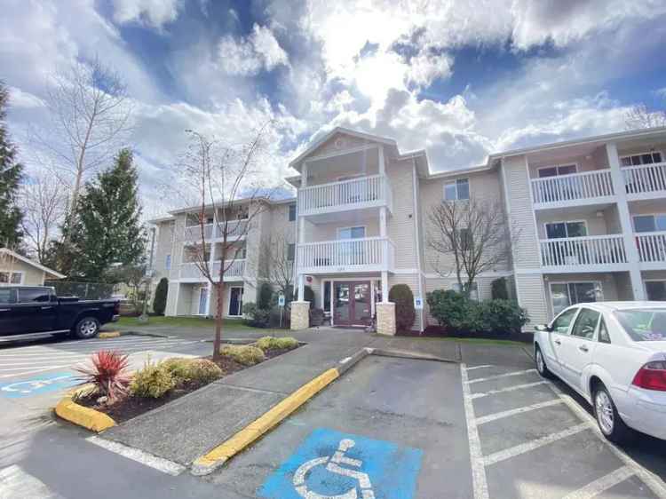 Rent Renovated 1 Bed Apartment Near Lake TYE Park in 936 Village Way