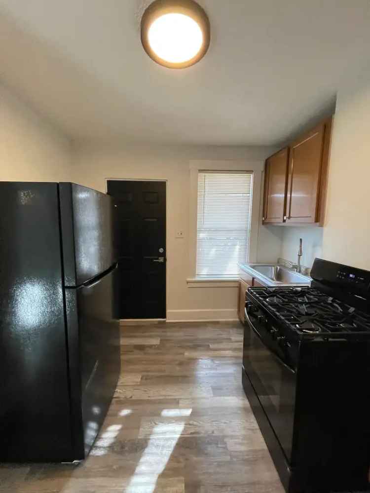 Rent Cozy 2 Bedroom Apartment in Pittsburgh with Modern Features