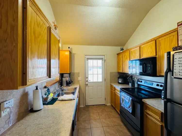 Rent Charming Duplex Apartment in South Killeen with Family Features