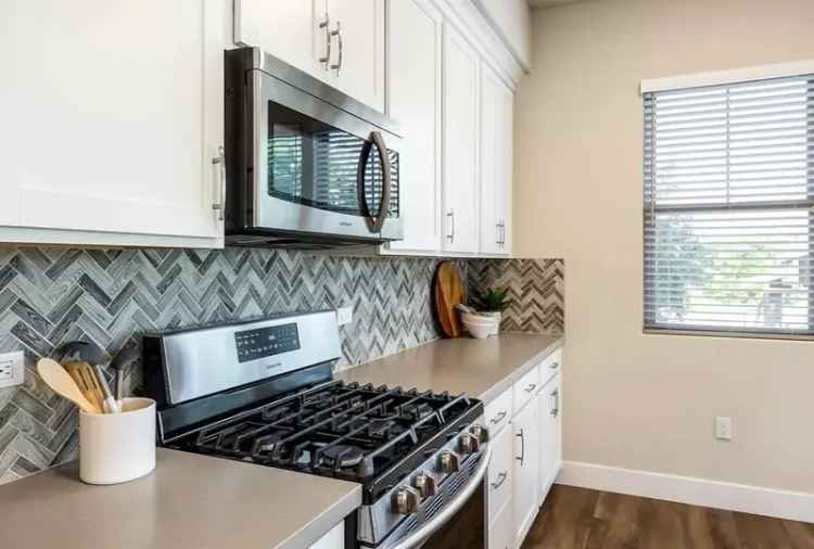 Rent 3 Bedroom Condo Near UC Davis with Modern Amenities