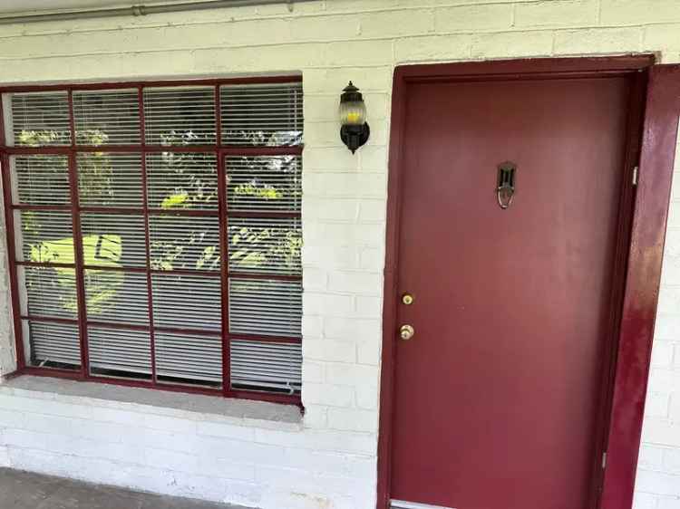 Rent 1 Bedroom Apartment in Riverside Rancho Near Griffith Park