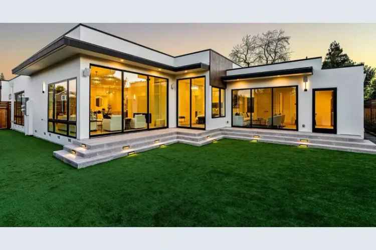 Buy Ultra-Modern Estate in a Prime Location with Luxurious Features