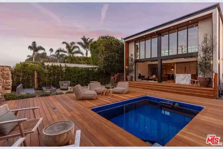 Rent 4 bedroom house in Malibu with views and luxury features