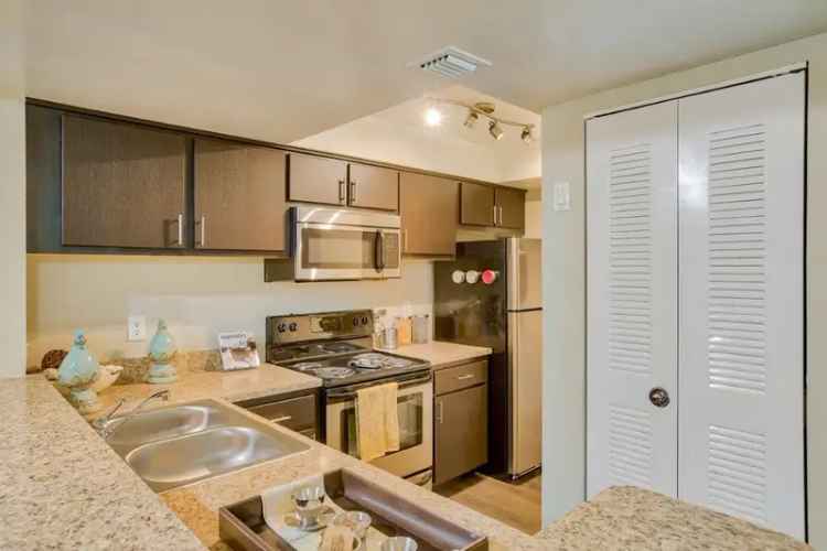 Rent Apartments in West Palm Beach with Golf Course and Lake Views