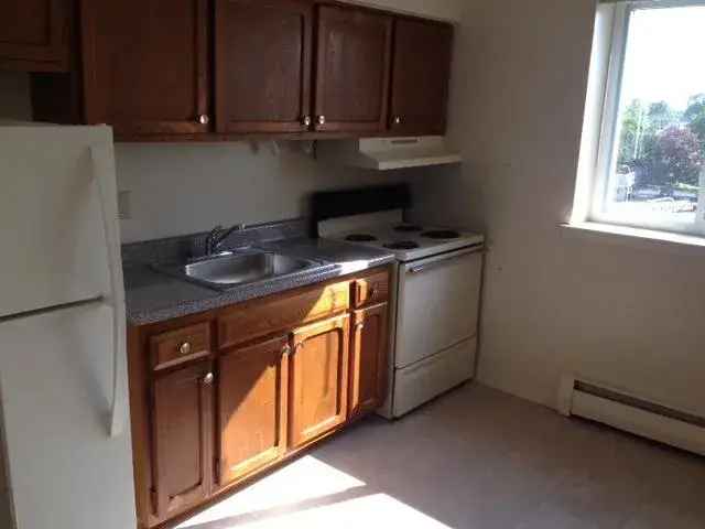 Sunny Apartments for Rent in Havertown with Balconies and Elevators