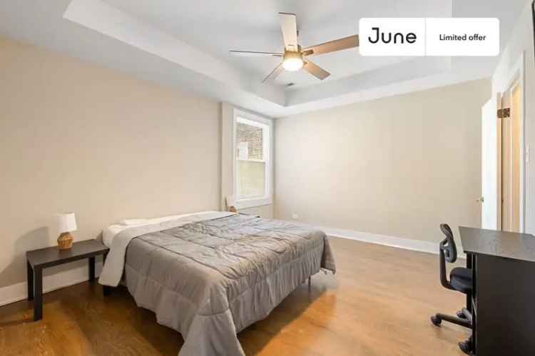 Room for Rent in Logan Square with Flexible Lease Options and Amenities