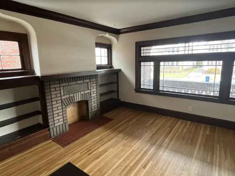 Rent Duplex in Lakewood with Brand New Kitchen and Garage Parking