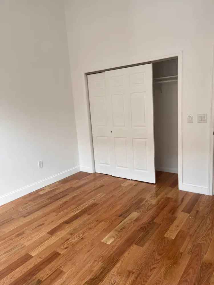 Rent Apartment Unit with 2 Bedrooms at 189 Main St