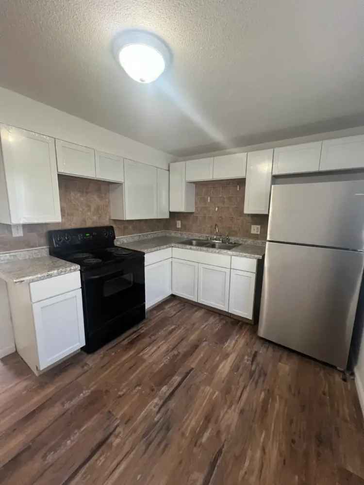 Apartment for Rent in West St Paul with New Kitchen and Carpet