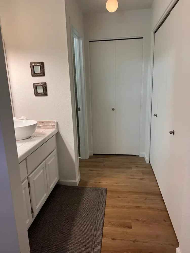 Rent Upgraded Apartment Unit in Prime Location with Amenities