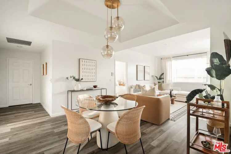 House For Sale in 5051, Rosewood Avenue, Los Angeles, California