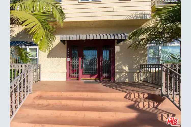 House For Sale in 6254, South Van Ness Avenue, Los Angeles, California