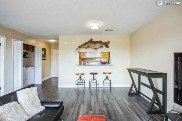 Furnished rent condo apartment in Slidell with community amenities