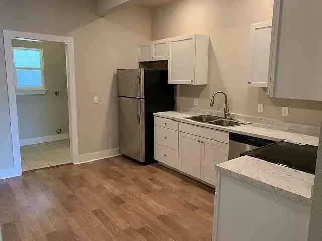 Rent Apartment Unit in Fayetteville with Garden and Gigabyte Internet