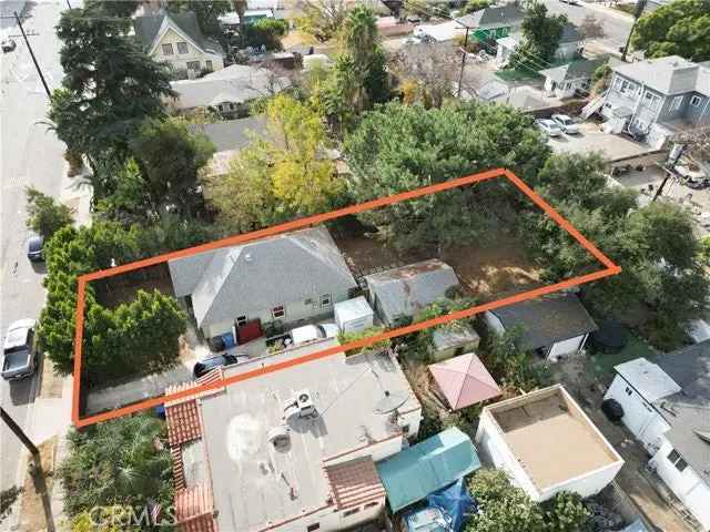 House For Sale in Pomona, California