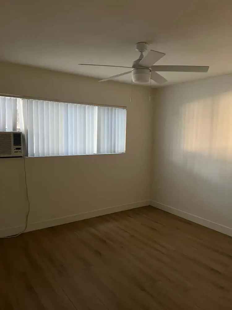 Rent Apartment with 2 Bedrooms in Newly Remodeled Upper Unit