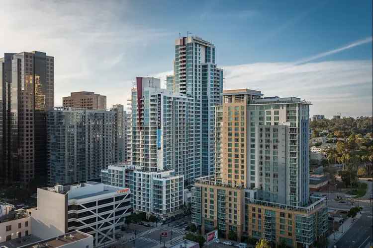 Rent Apartments at Vantage Pointe with Stunning Views in Downtown