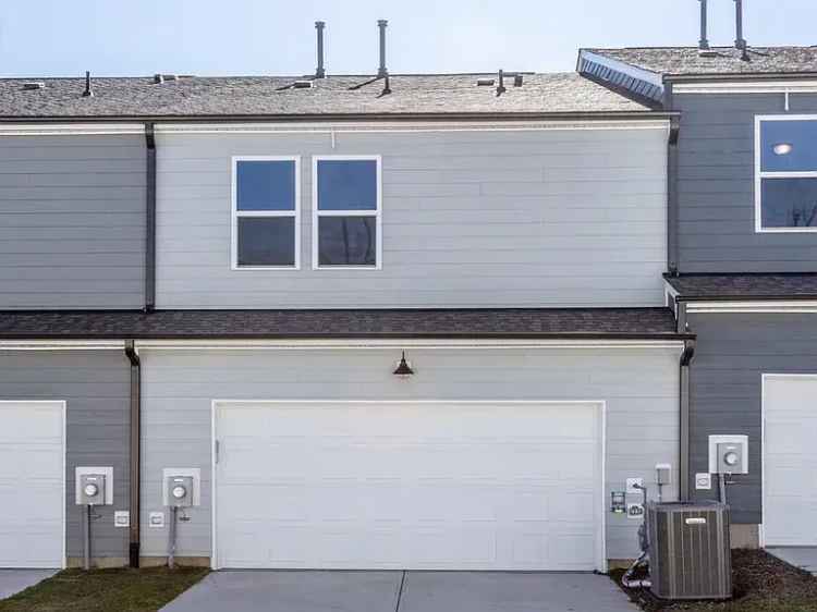 Rent Townhouse in Fuquay-Varina with Modern Features and Pet-Friendly Policy