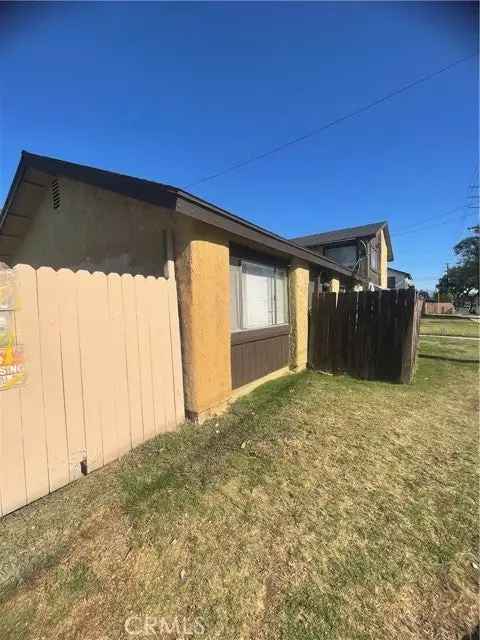 House For Sale in 1023, West Central Avenue, Santa Ana, California