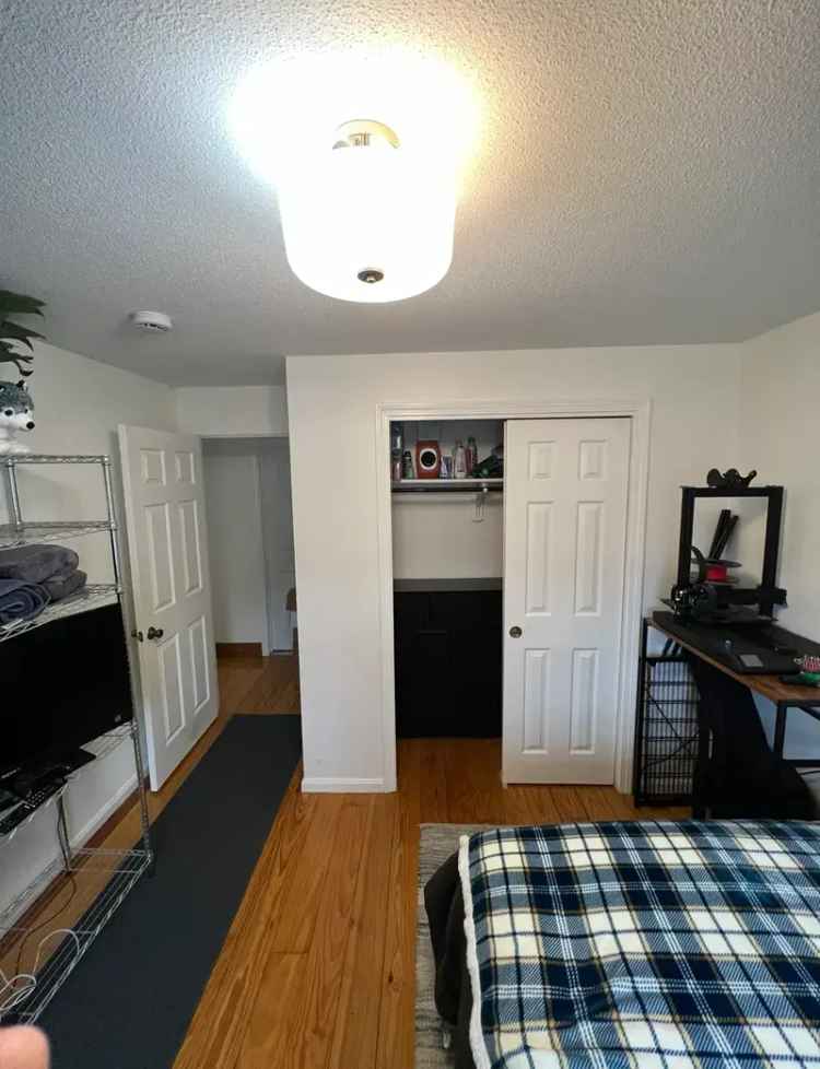 Room for Rent in 5 Bed 3 Bath House on Mission Hill with Parking